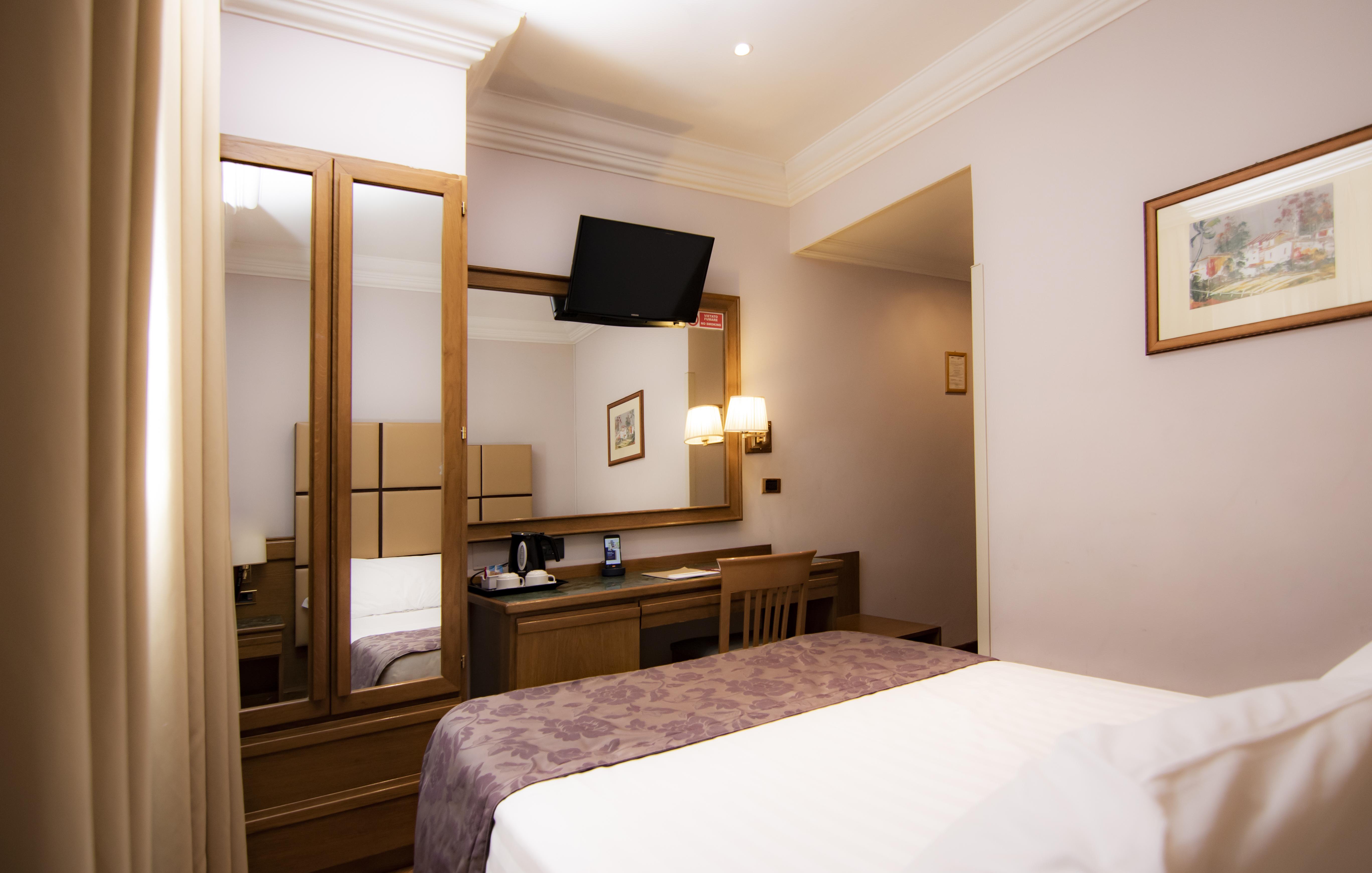 Hotel Giolli Nazionale Roma Esterno foto