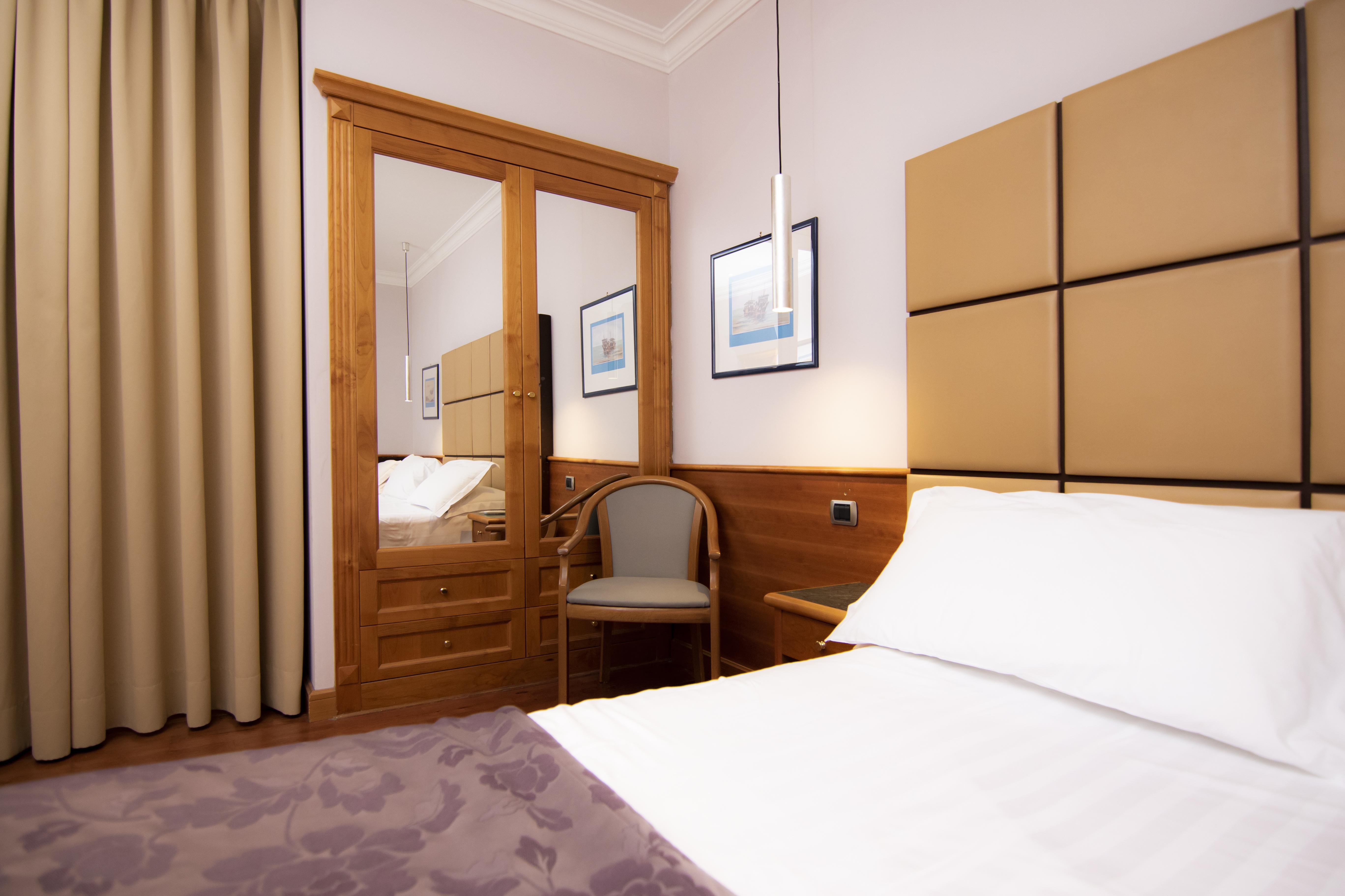 Hotel Giolli Nazionale Roma Esterno foto