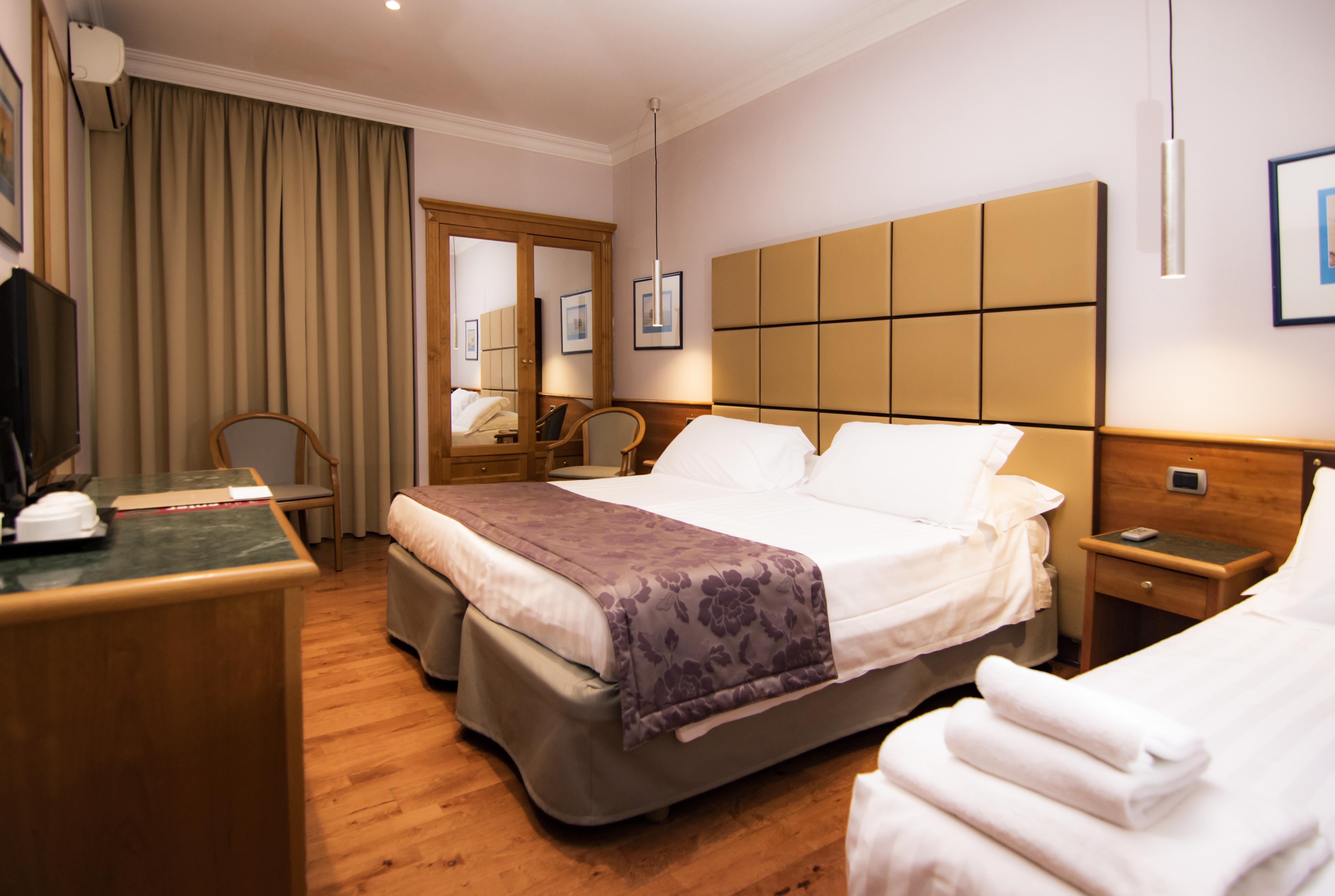 Hotel Giolli Nazionale Roma Esterno foto