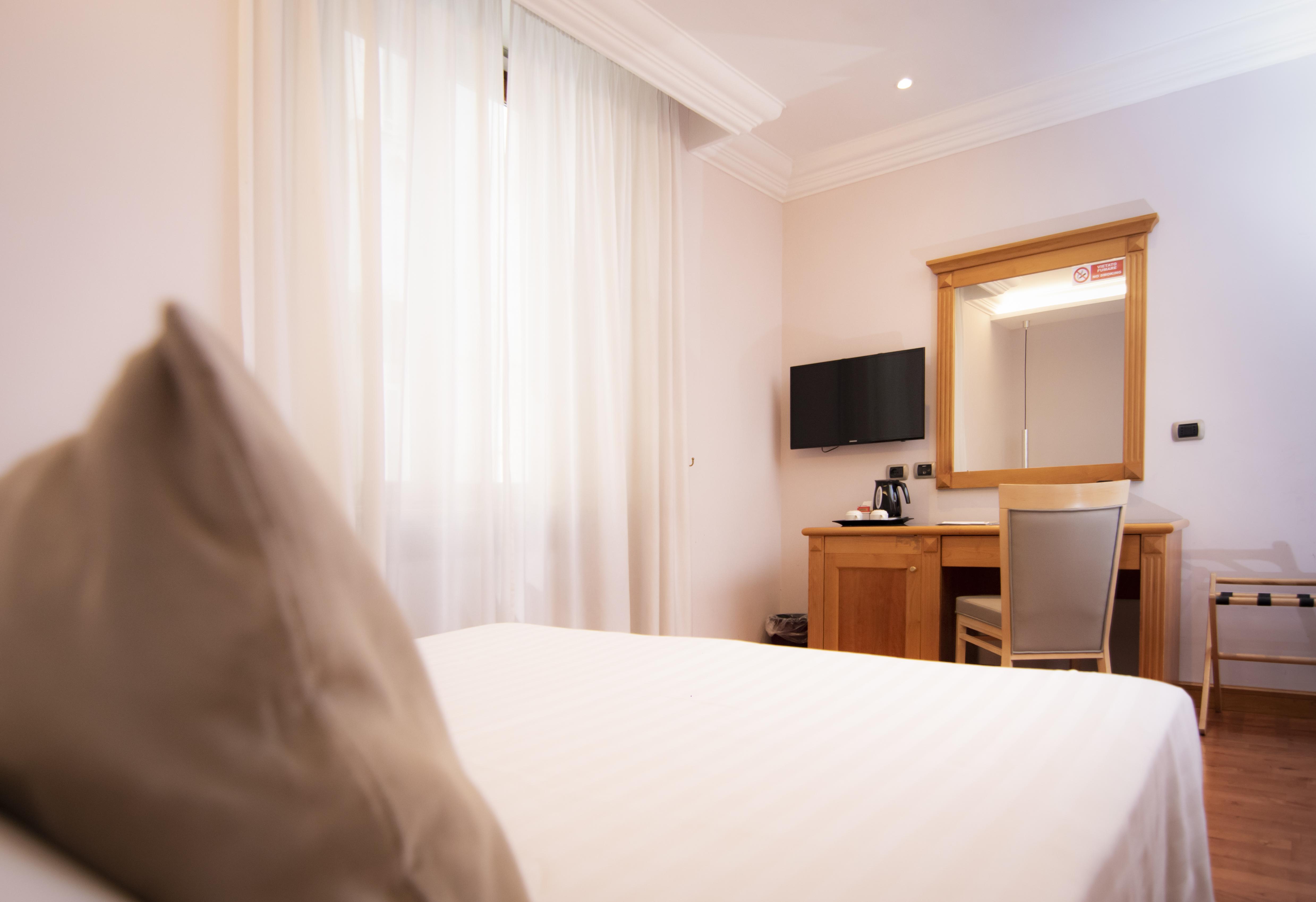 Hotel Giolli Nazionale Roma Esterno foto