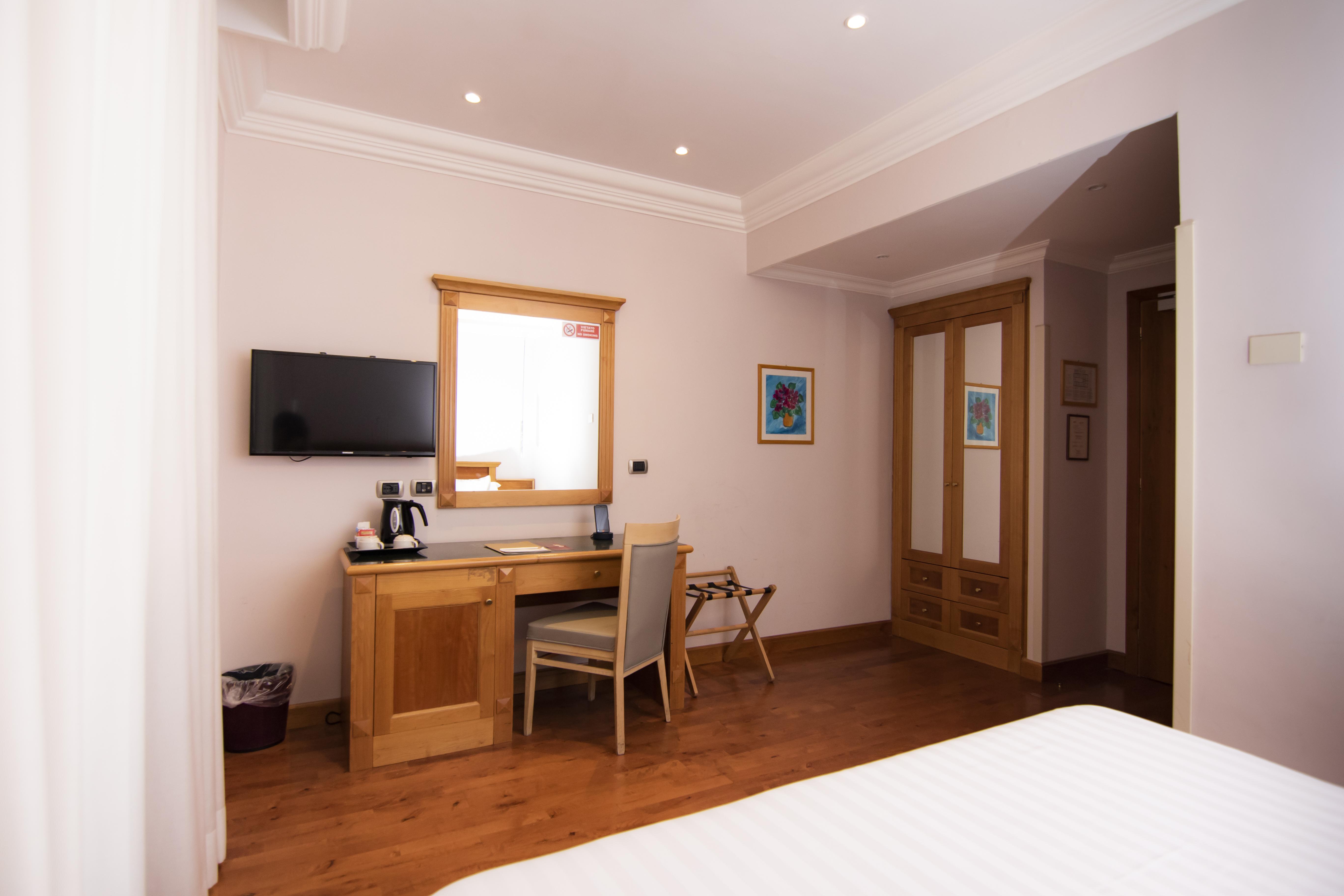Hotel Giolli Nazionale Roma Esterno foto