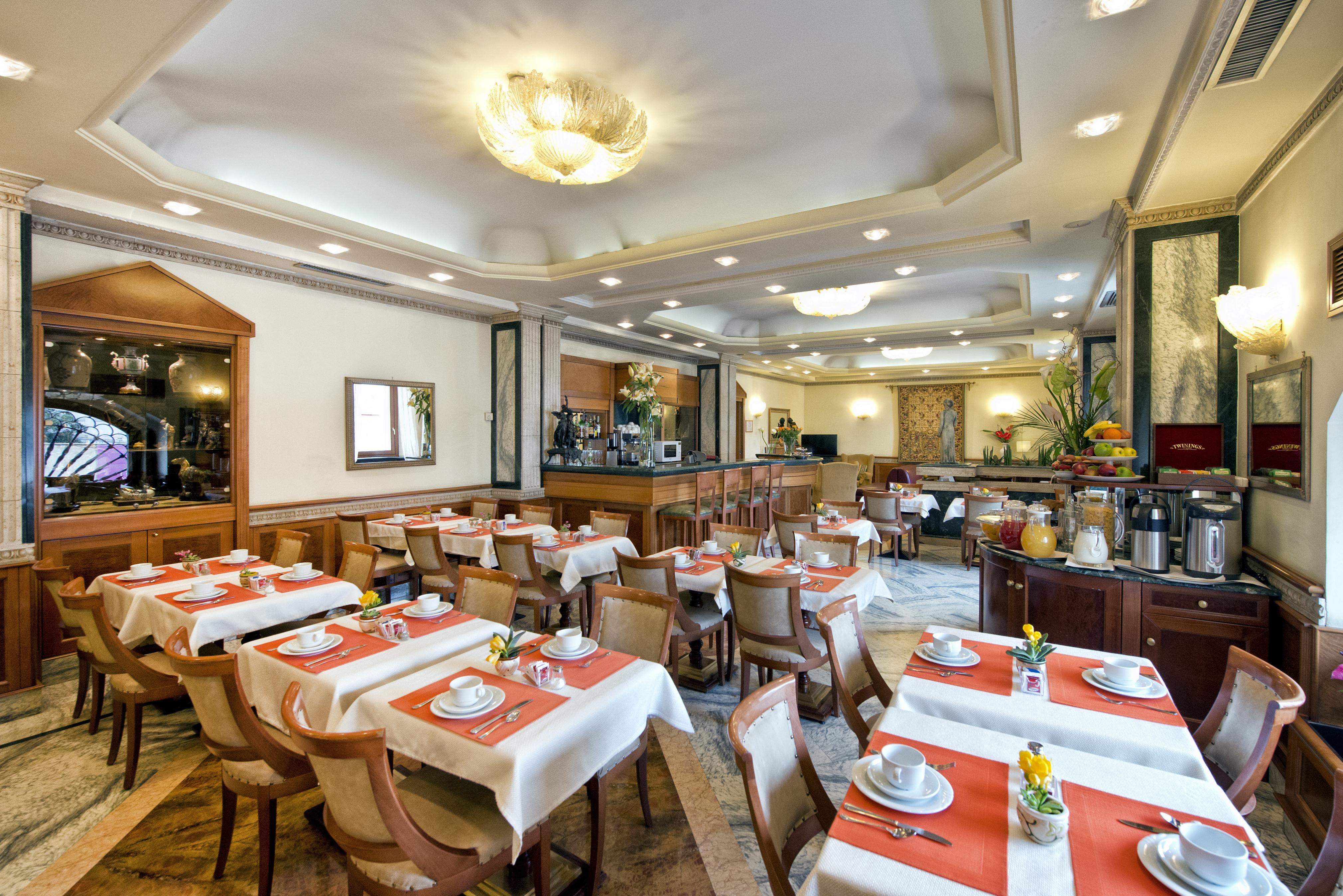 Hotel Giolli Nazionale Roma Esterno foto